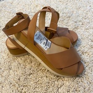 NWT - VERONICA BEARD SANDALS